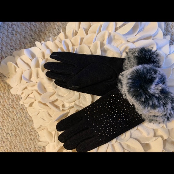 Gloves - Picture 2 of 2